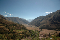 Las grandes trasformaciones del territorio llevadas a cabo por los incas, son el testimonio de una tradición que se remonta a varios miles de años atrás en los Andes. En cada contexto, el conocimiento de las dinámicas y ciclos del medio natural permitió a las diferentes culturas implementar sistemas que equilibraban las condiciones extremas.