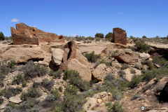 Contemporáneas a las construcciones de Chaco Canyon son las construcciones bajo los abrigos rocosos que construirían estas comunidades en la zona de Mesa Verde o Hovenweep (en la foto). Las estrategias empleadas para la gestión del agua en el contexto de las culturas de la zona conocida como Oasisamericana, estuvieron ligadas directamente con el contexto natural en el que se asentaron. Un territorio que durante el primer milenio y el inicio del segundo de nuestra era debió tener unas condiciones más benignas que las actuales.